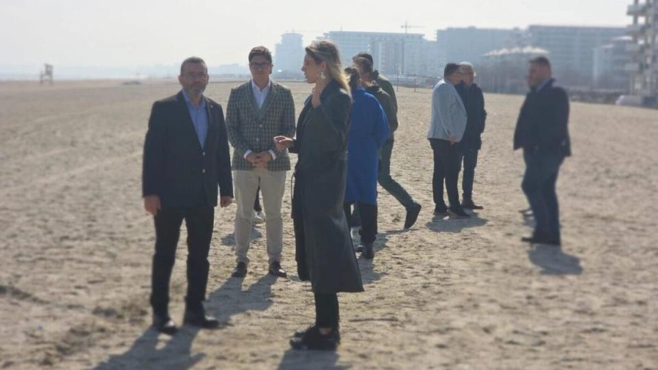 ANCHETĂ: Ministrul Mediului cere socoteală șefului APM Constanța în cazul „Parcarea pe plajă”. Cum a devenit nisipul din Năvodari „pământ argilos” în acte