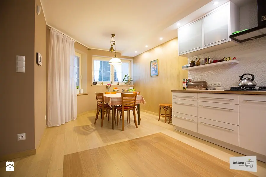 Reamenajarea unei bucatarii un spatiu modern in nuante calde si primitoare