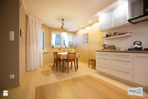 Reamenajarea unei bucatarii un spatiu modern in nuante calde si primitoare