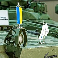 Producătorii occidentali de armament se stabilesc în Ucraina. Kievul primește putere de foc, NATO învață de pe urma războiului