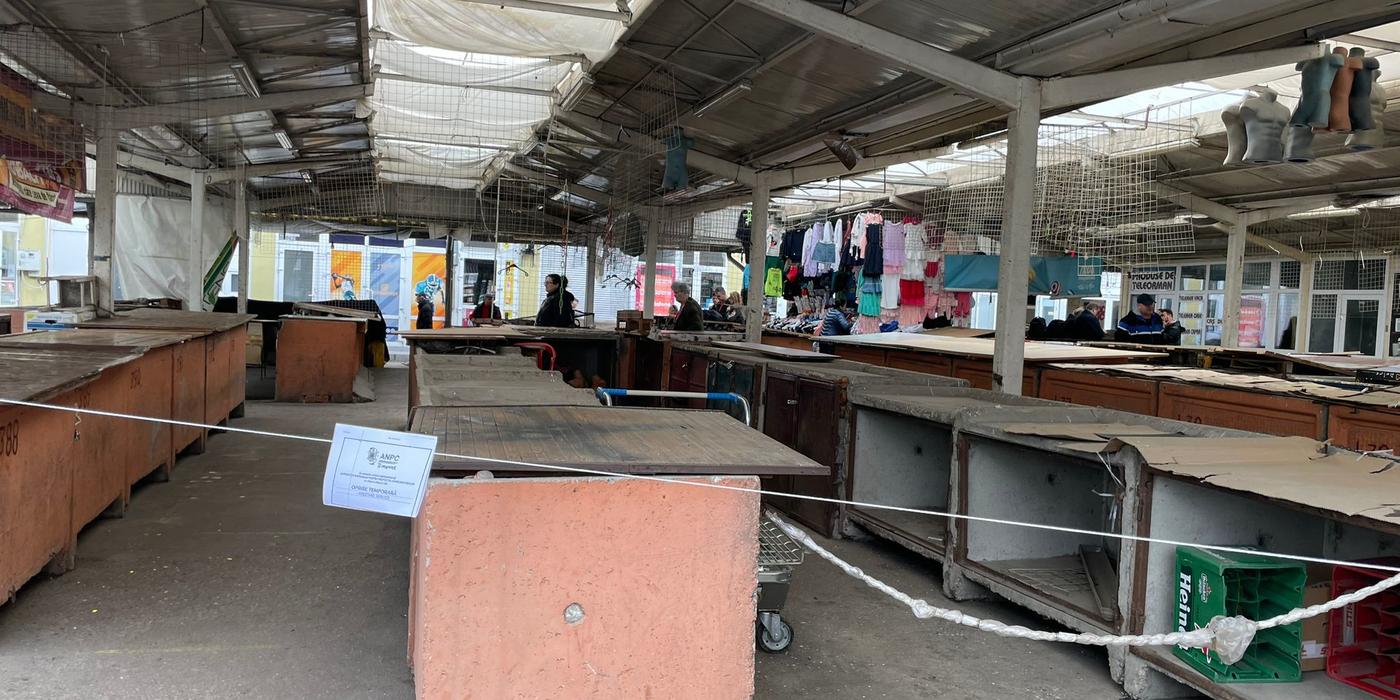 ANPC a dat amenzi de aproape 200.000 de lei comercianţilor din Piaţa Gorjului şi din Piaţa Veteranilor din Bucureşti / Printre nereguli, produse expirate, mărfuri fără documente de provenienţă şi mizerie