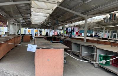 ANPC a dat amenzi de aproape 200.000 de lei comercianţilor din Piaţa Gorjului şi din Piaţa Veteranilor din Bucureşti / Printre nereguli, produse expirate, mărfuri fără documente de provenienţă şi mizerie