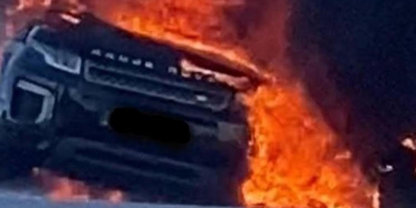 Land Rover incendiat în Cluj-Napoca de șapte tineri teribiliști