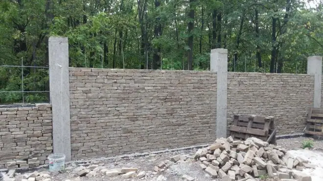 Cele mai populare tipuri de piatra pentru construirea de garduri