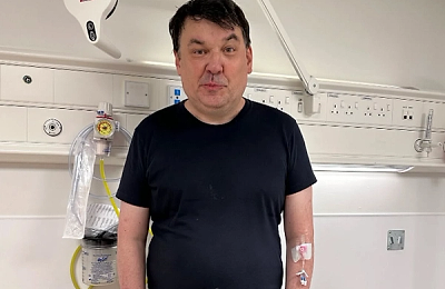 Scriitorul britanic de comedie Graham Linehan a fost arestat pe aeroport din cauză că a criticat activiștii LGBT pe X: Ofițeul m-a interogat de parcă aș fi comis o crimă. Am fost aproape să fac AVC