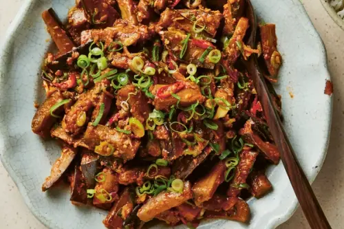 Vinete în sos picant cu boabe de soia galbene – reinterpretare asiatică în stil românesc