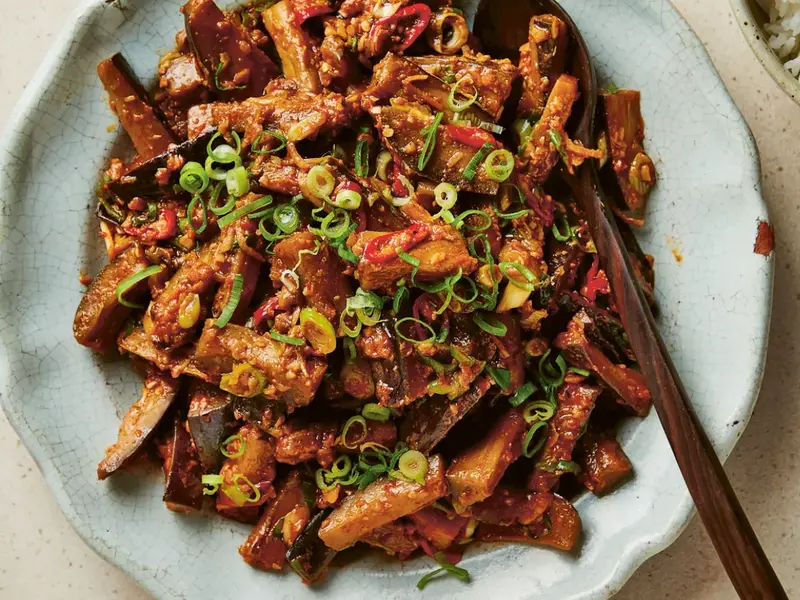 Vinete în sos picant cu boabe de soia galbene – reinterpretare asiatică în stil românesc