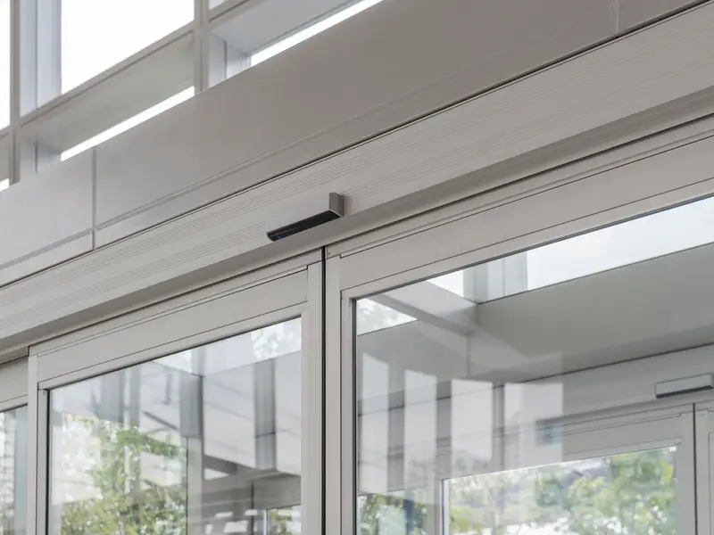 Cum să îți automatizezi feroneria de fereastră pentru o casă mai confortabilă