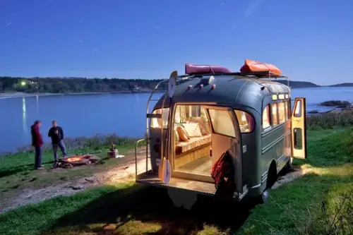 Un minibus din 1959 devine o casa pe roti foarte cocheta