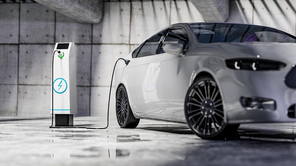 Vânzările de mașini electrice au scăzut drastic în iunie 2025. Dacia Spring – lider, BYD – modest