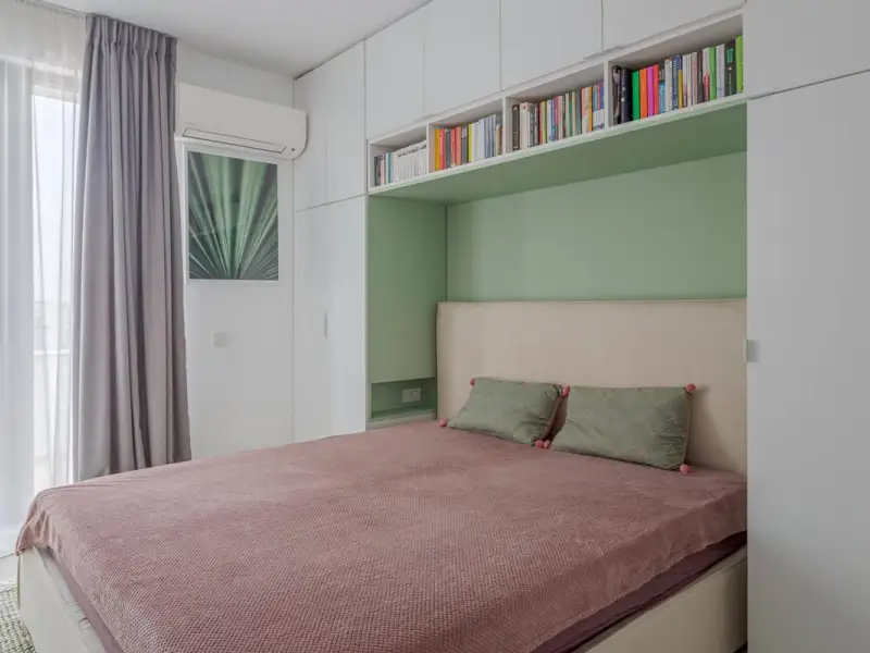 Apartament de trei camere amenajat in nuante pastelate pentru o familie tanara din Bucuresti