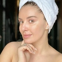 Ce face Daiana Anghel pentru un ten luminos