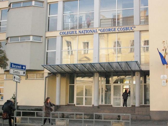 O elevă în vârstă de 13 ani a căzut de la etaj. Incidentul s-a produs la Colegiul Național „George Coșbuc” din Cluj-Napoca