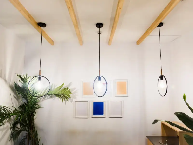 Cele mai bune soluții de iluminat pentru apartamentele moderne – Cum să alegi lămpi și sisteme de iluminat care să îmbunătățească atât estetica, cât și eficiența energetică