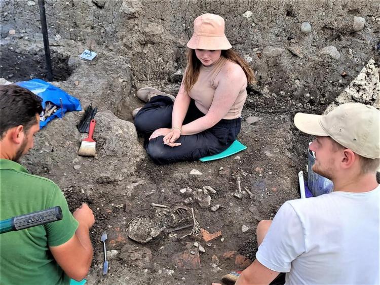 Descoperire uimitoare! 3 schelete umane, vechi de peste 1000 de ani, au fost descoperite în Alba Iulia