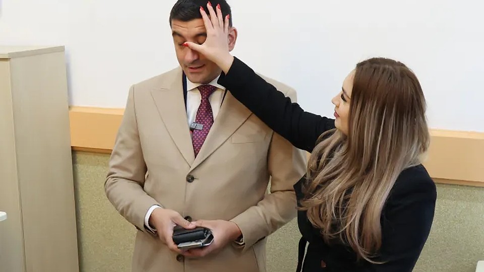 Bloomber: Victoria lui Simion aruncă România în criză. Crin Antonescu sau Dan, rezultate optimiste