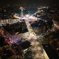 Dispersarea manifestanților cu arma sonică în Sebia: Președintele Vucic a chemat „KGB”-ul