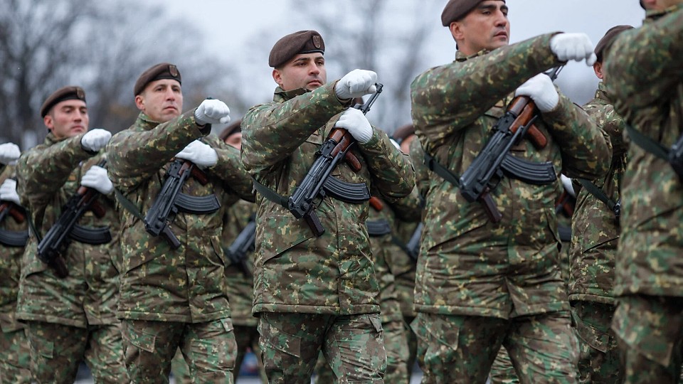 Armată obligatorie în România. Cine cere asta după alegeri