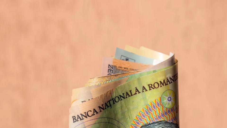 Veniturile gospodăriilor frânează în 2025, în timp ce presiunea cheltuielilor de subzistență rămâne ridicată