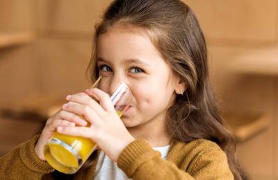 Sucuri bogate în vitamine recomandate pentru copiii în creștere