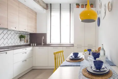 Decor vesel si colorat in amenajarea unui apartament de 4 camere