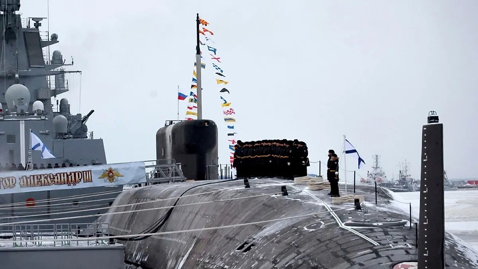 Submarin al Rusiei ia în raza de atac portavionul USS Gerald Ford. Urmează o vânătoare de 24 ore