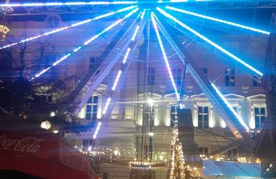 Roata panoramică din Târgul de Crăciun din Arad funcţionează din nou, după ce joi a fost oprită temporar în urma unui control ISCIR