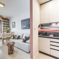 Un studio de 27 mp in care predomina atmosfera de vacanta si lumina naturala