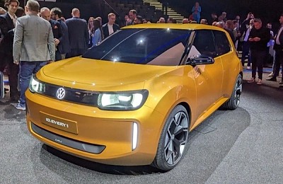 Volkswagen lansează noi modele electrice accesibile pentru a câștiga 20% din piața europeană