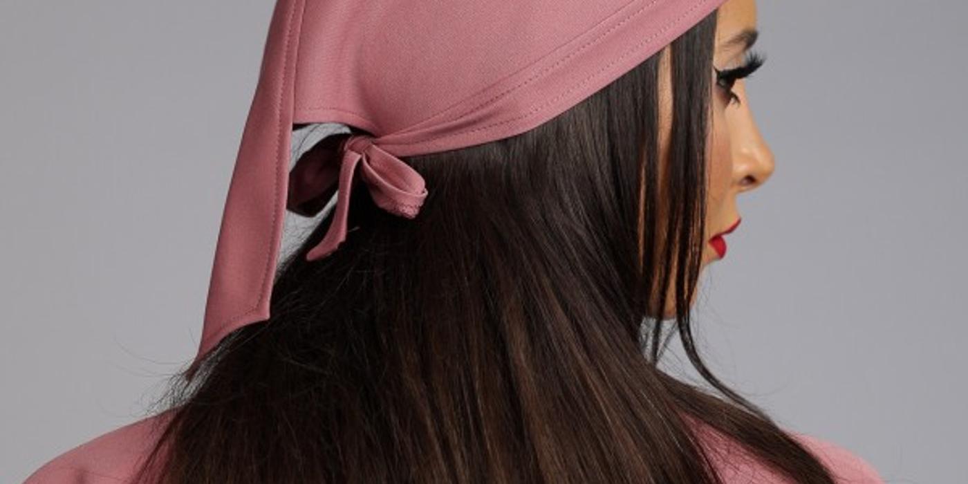 Uniforme moderne pentru femei din diverse profesii