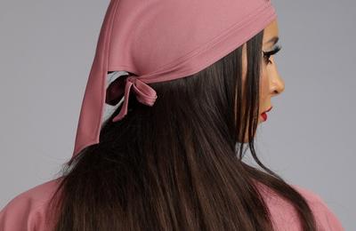 Uniforme moderne pentru femei din diverse profesii