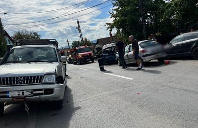 Accident rutier, miercuri după-amiaza pe strada Oașului din Cluj-Napoca. 5 mașini implicate, trei persoane au ajuns la spital