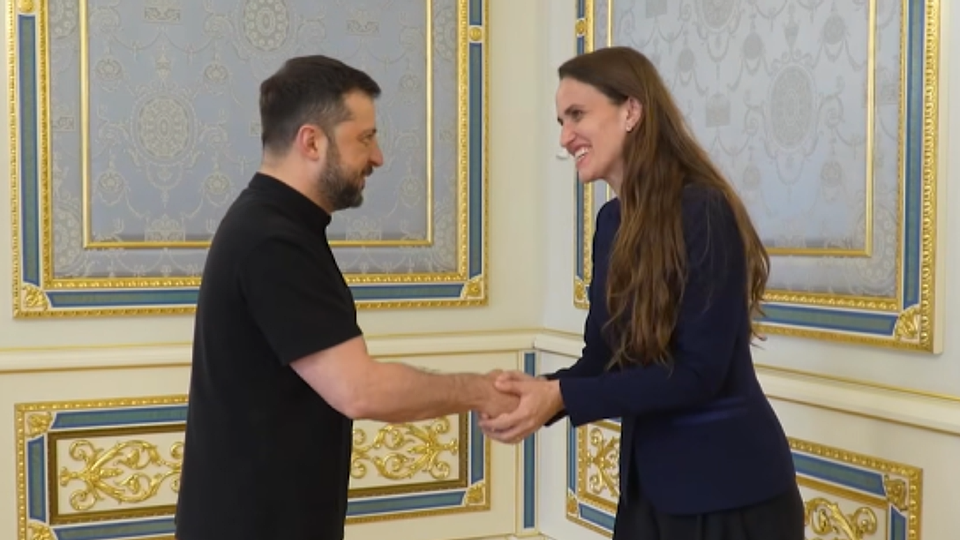 Zelenski ne mai aplică o lovitură: Ucraina nu permite cetățenia multiplă pentru românii din Cernăuți, sudul și nordul Basarabiei și Maramureșul Istoric. Etnicii polonezi vor beneficia de prevederile noii legi a cetățeniei multiple