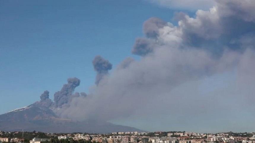 Activitate vulcanică crescută raportată la vulcanul Etna din Sicilia, începând cu 21 mai. Zborurile de pe aeroportul Catania sunt oprite