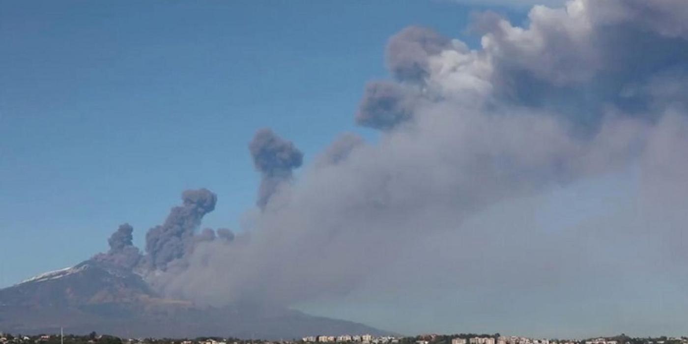 Activitate vulcanică crescută raportată la vulcanul Etna din Sicilia, începând cu 21 mai. Zborurile de pe aeroportul Catania sunt oprite