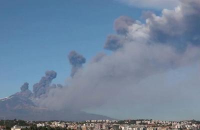Activitate vulcanică crescută raportată la vulcanul Etna din Sicilia, începând cu 21 mai. Zborurile de pe aeroportul Catania sunt oprite