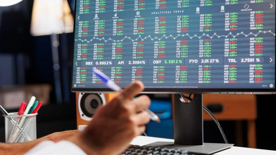 După un început bun de zi, bursa de la București închide pe roșu