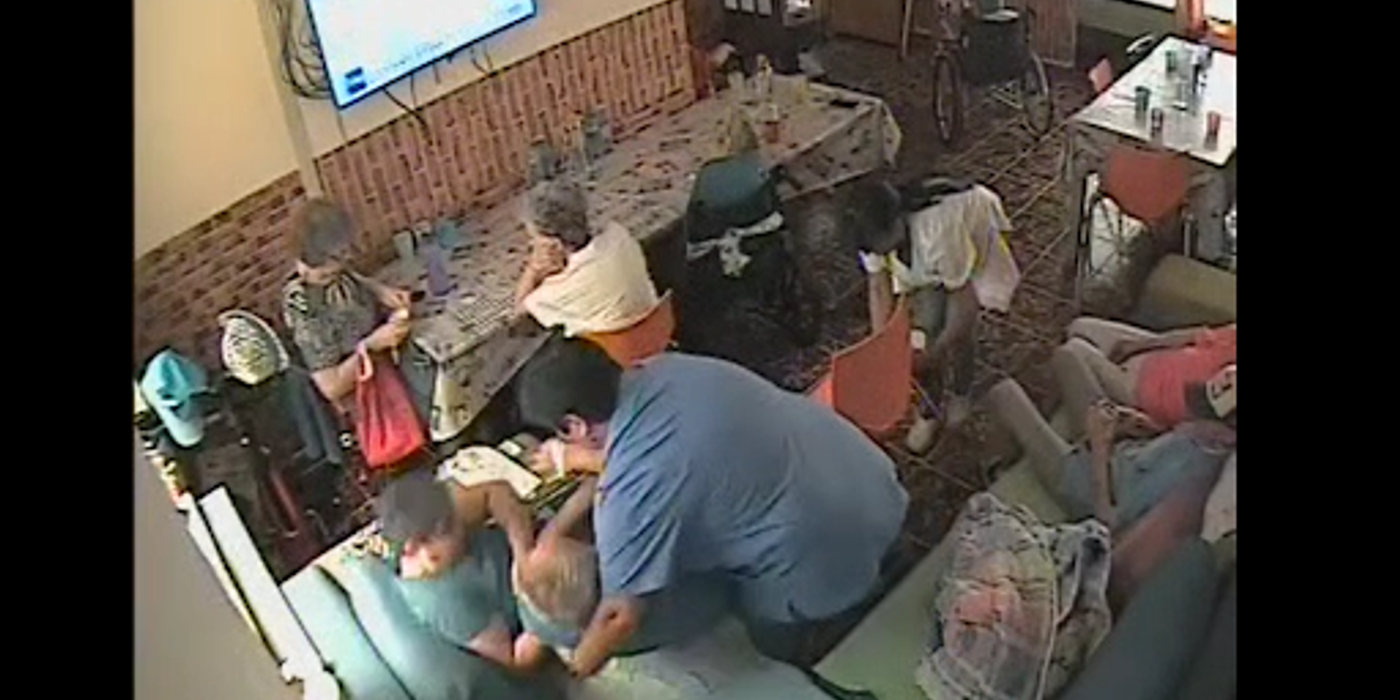 Mărturii din centrele de bătrâni deținute de un tânăr politician PSD în București unde autoritățile au găsit „saltele cu urme de fecale”. Închis pentru 6 luni, un azil a fost redeschis după patru zile