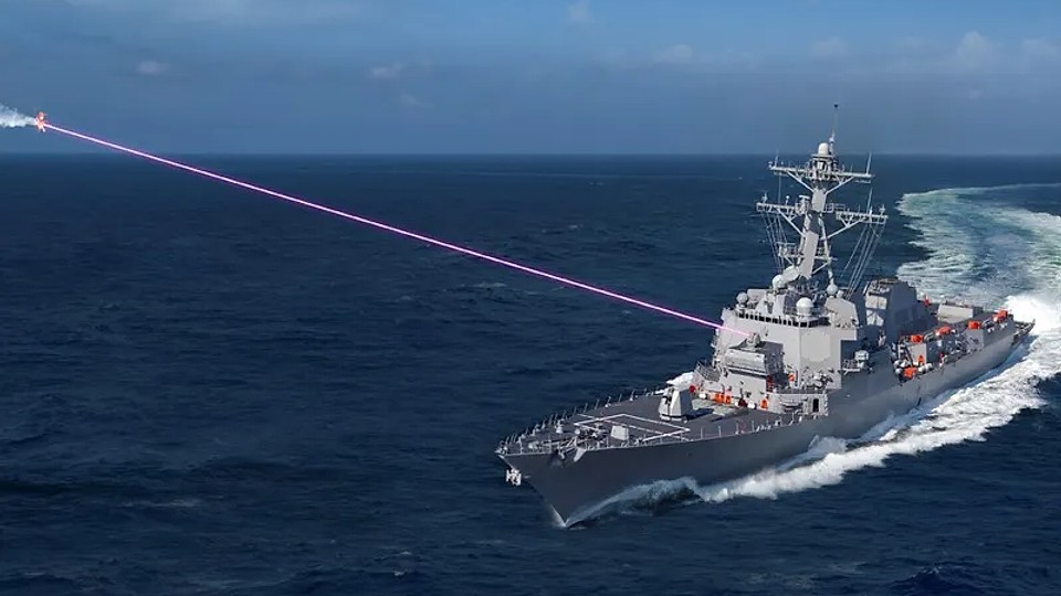 Sistemul HELIOS, arma laser a Lockheed Martin, testat cu succes pe distrugătorul USS Preble. 4 drone, distruse