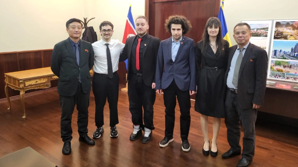 Unde dai și unde crapă: Legea propusă de USR care incriminează nostalgia comunistă îi bagă în fibrilații pe tinerii marxiști LGBT din partidul în care s-a înscris fiica Elenei Lasconi