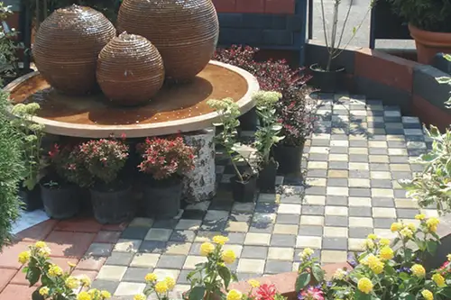 SYMMETRICA: Crestere cu 5% a pietei de pavele si borduri in 2014