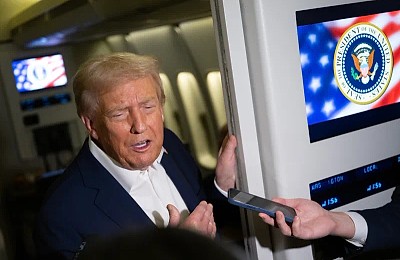 Reacția lui Donald Trump, în Air Force One, când a fost întrebat de reducerea forțelor americane din România