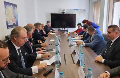 Sebastian Burduja: Am semnat un Memorandum de Înţelegere cu American Biocarbon Delaware LLC, marcând astfel începutul unei ere noi pentru Valea Jiului una a energiei verzi şi a sustenabilităţii