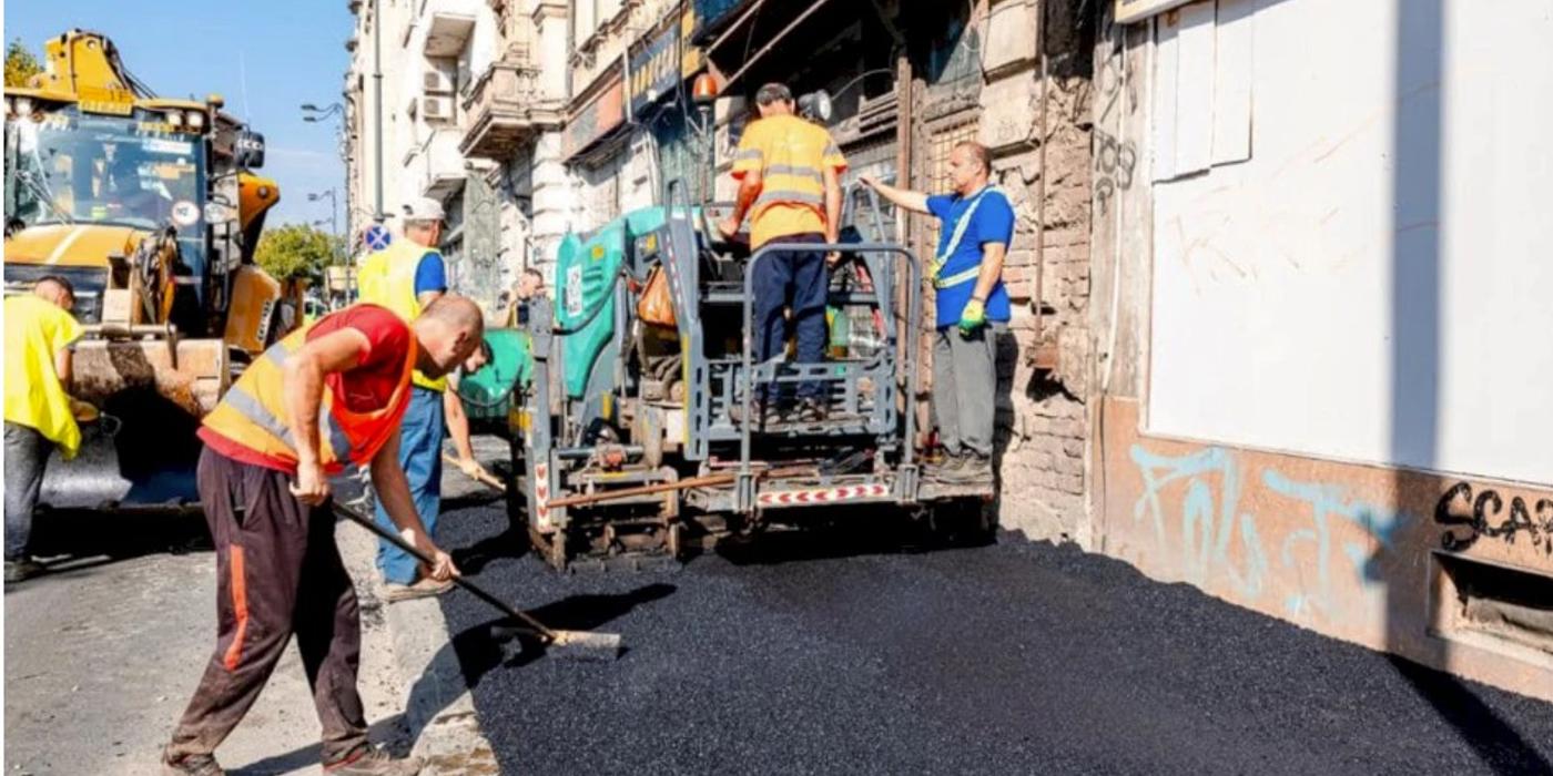 Lucrările pentru reparația trotuarelor din București continuă. Se fac reparații la trotuare pe 8 artere intens circulate