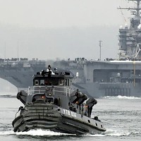 Însoțit de nave de război, portavionul USS Abraham Lincoln al armatei americane a ajuns în Orientul Mijlociu