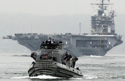 Însoțit de nave de război, portavionul USS Abraham Lincoln al armatei americane a ajuns în Orientul Mijlociu