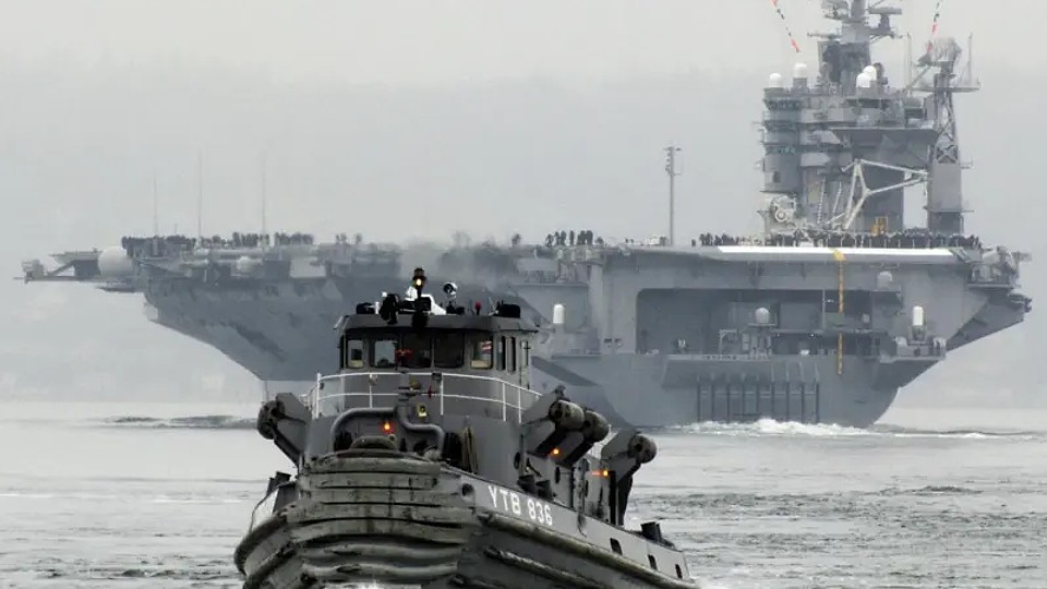 Însoțit de nave de război, portavionul USS Abraham Lincoln al armatei americane a ajuns în Orientul Mijlociu
