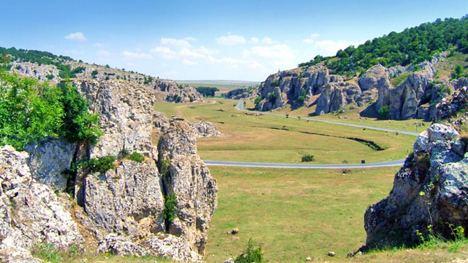 Cheile Dobrogei: o călătorie în timpul în care munții erau corali