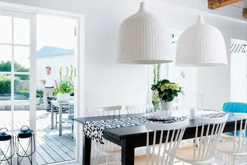 Casa de vacanta in note sublime de alb