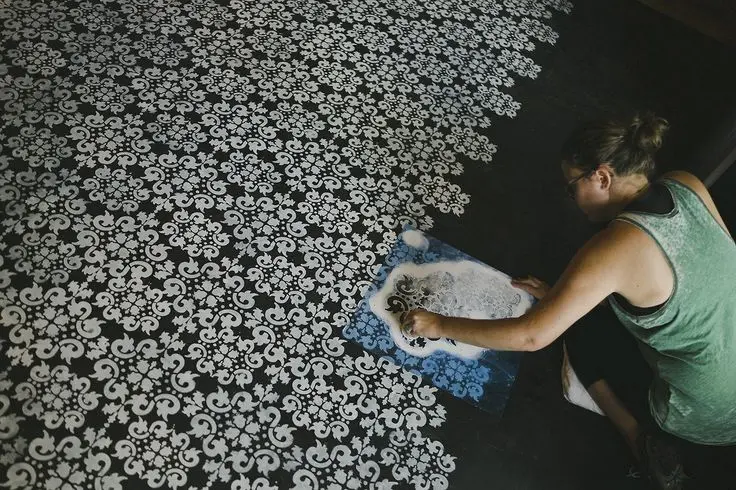 Podeaua decorata cu stencil e o podea mai fericita